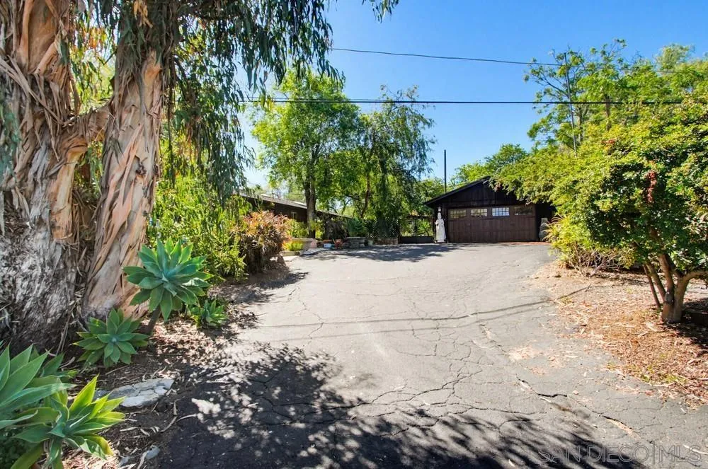 28605 Rolling Rock Road Escondido, CA 92026 - Photo 2 of 75