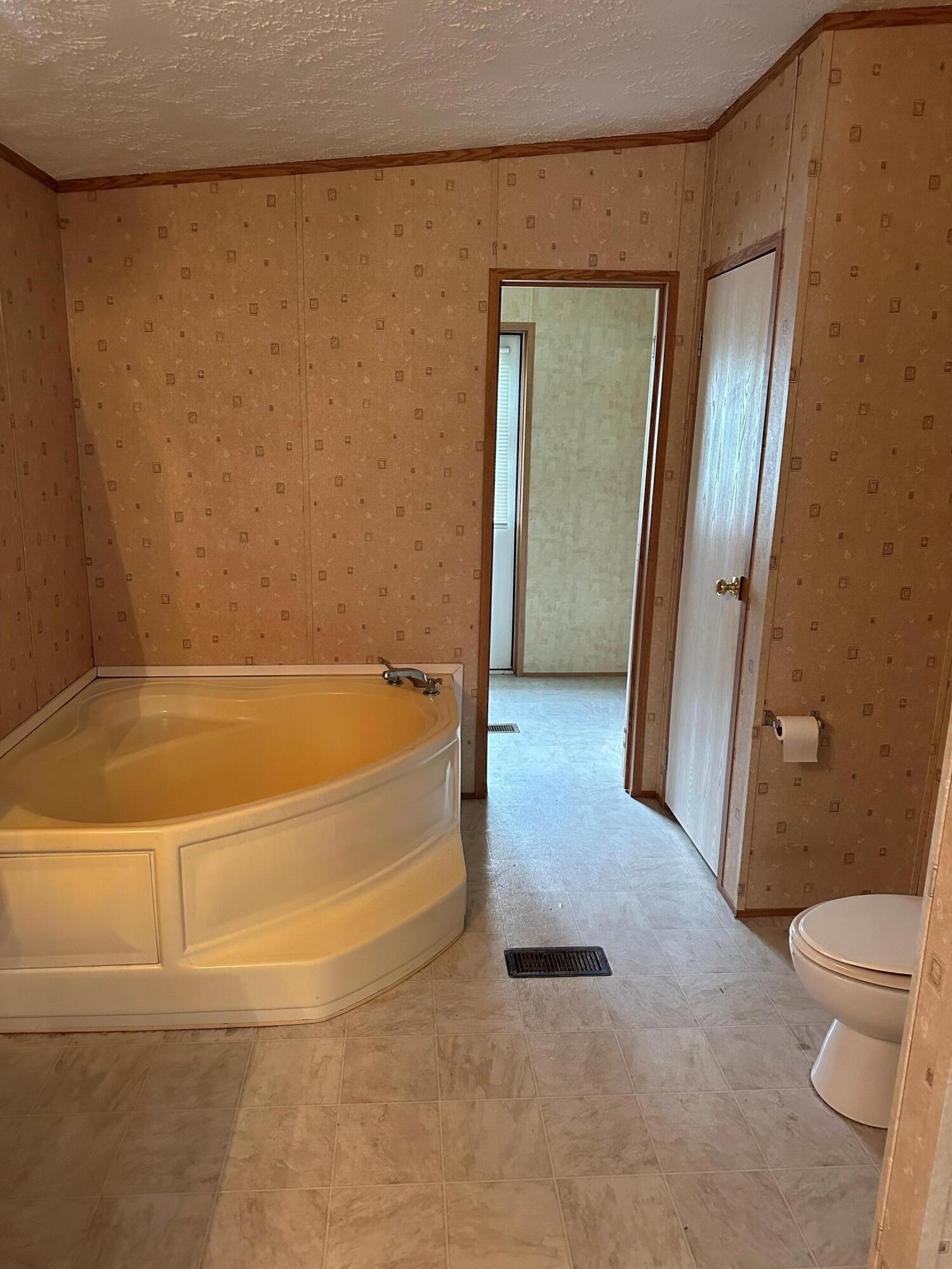185 Fred Barnett Road Corbin, KY 40701 - Photo 13 of 21 master bath