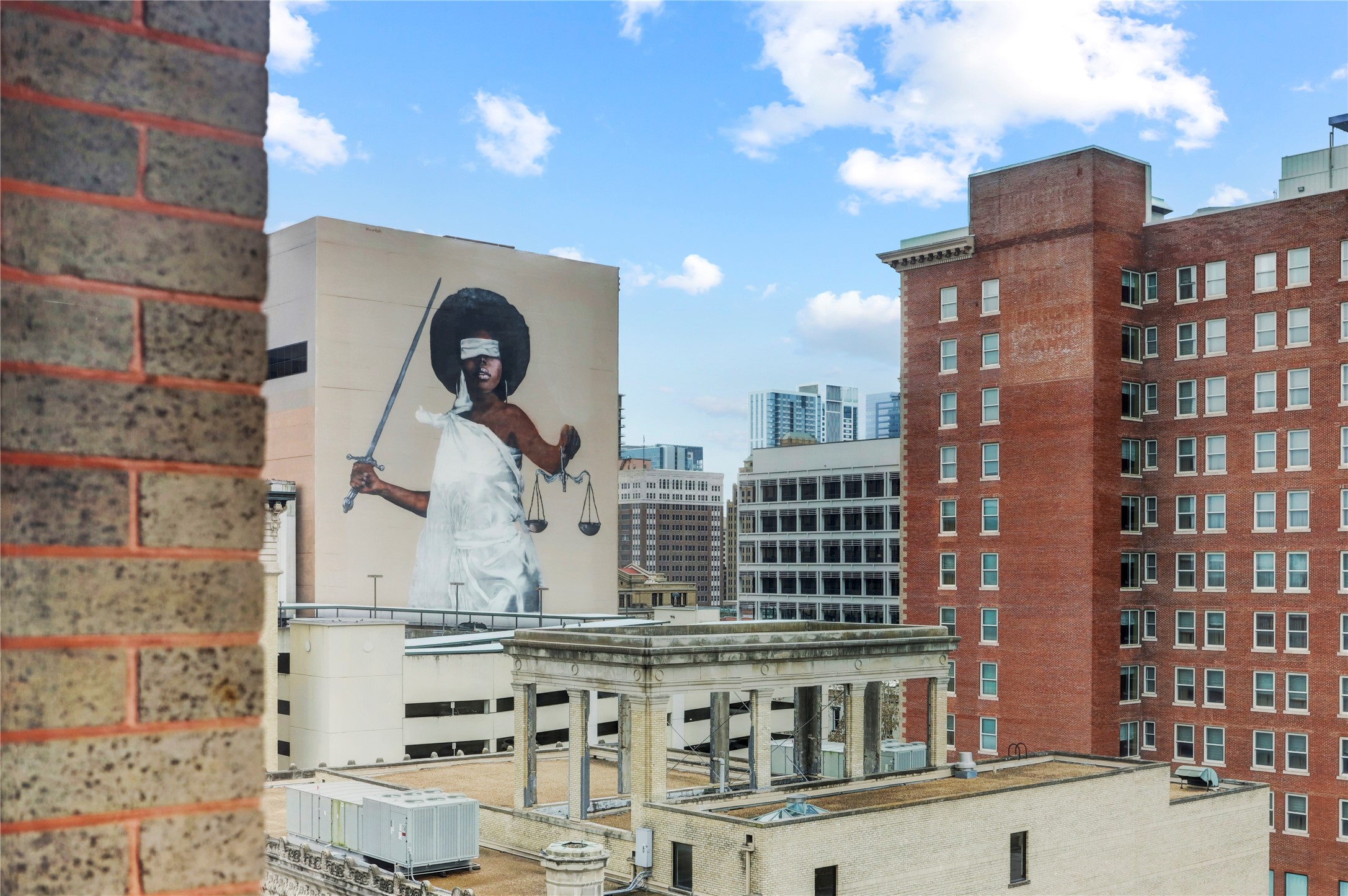915 Franklin Street, Unit 9L Houston, TX 77002 - Photo 49 of 50 Lady Justice Mural