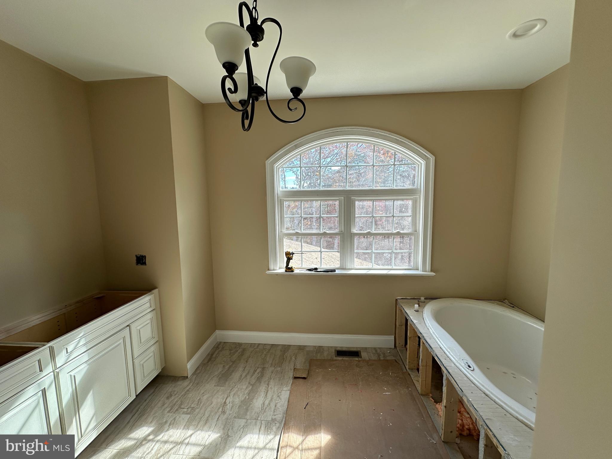 281 Fishel Road Winchester, VA 22602 - Photo 32 of 46 11-5-24 Owner Bath