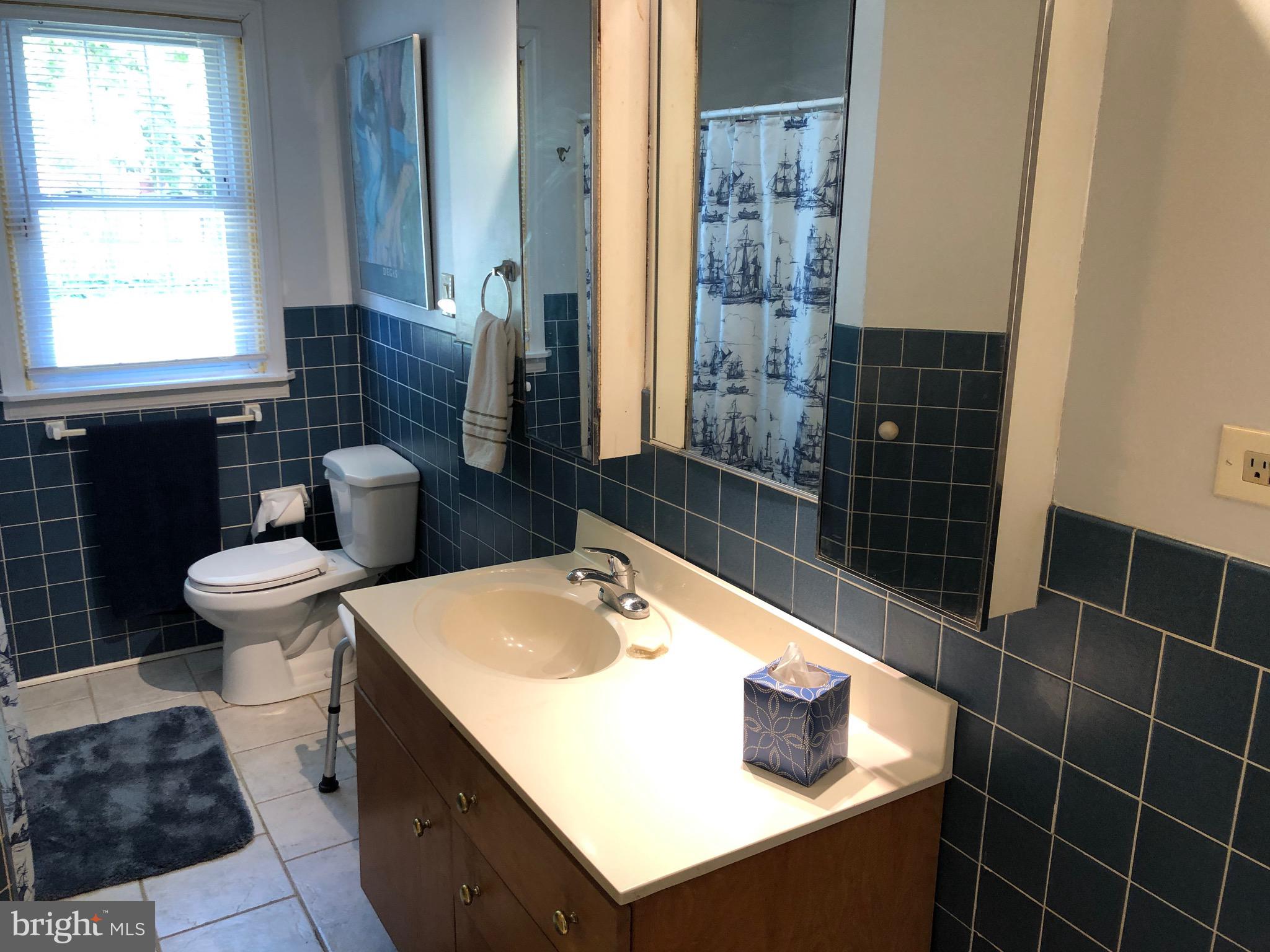 7 Fairfield Road Claymont, DE 19703 - Photo 24 of 25 Large bathroom.