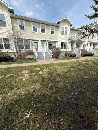 $315,000 | 1240 County Rd D East, Unit 15, St. Paul, MN 55109