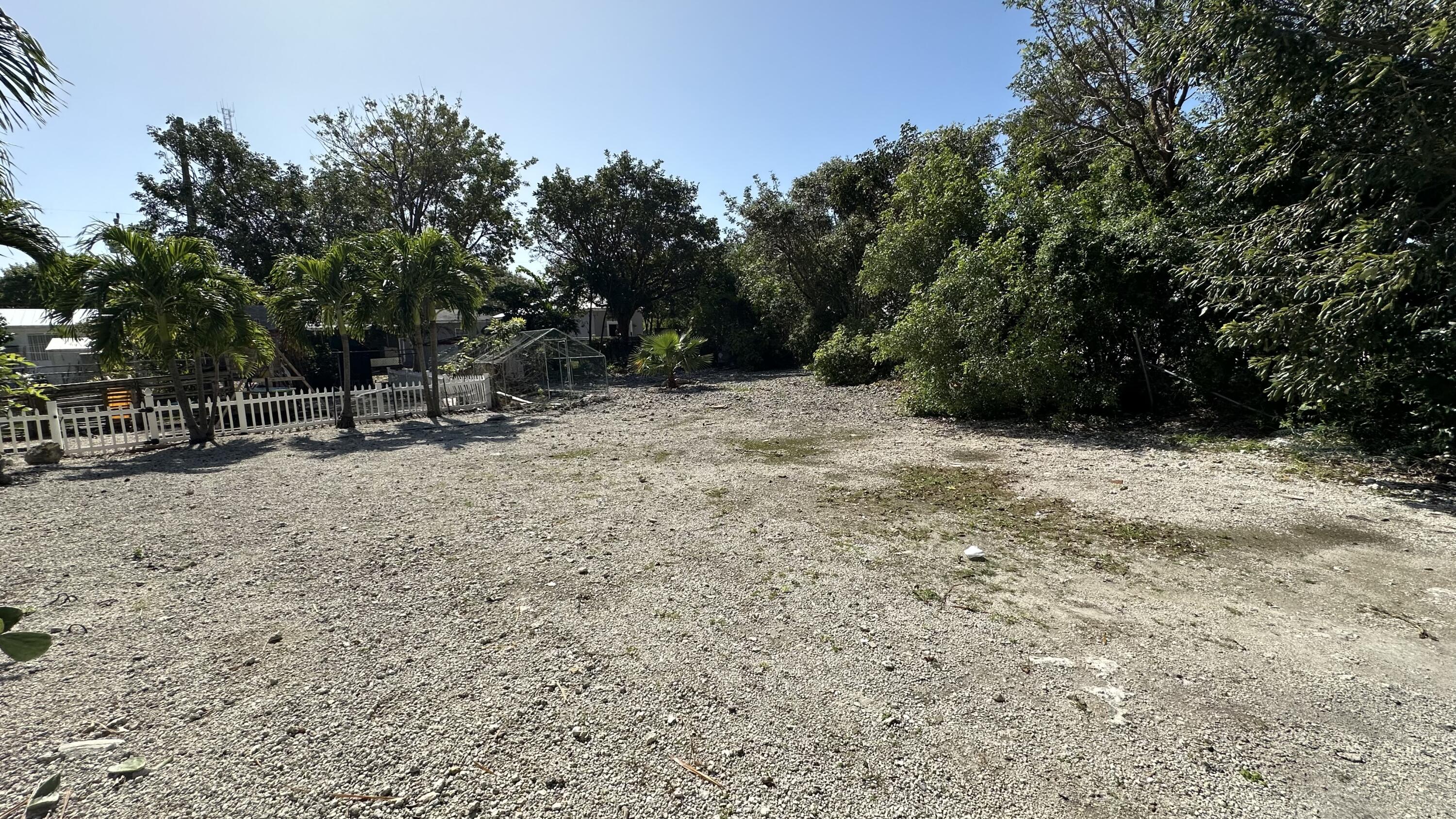 1 North End Road Key Largo, FL 33037 - Photo 6 of 14 2024-02-07 13.03.39