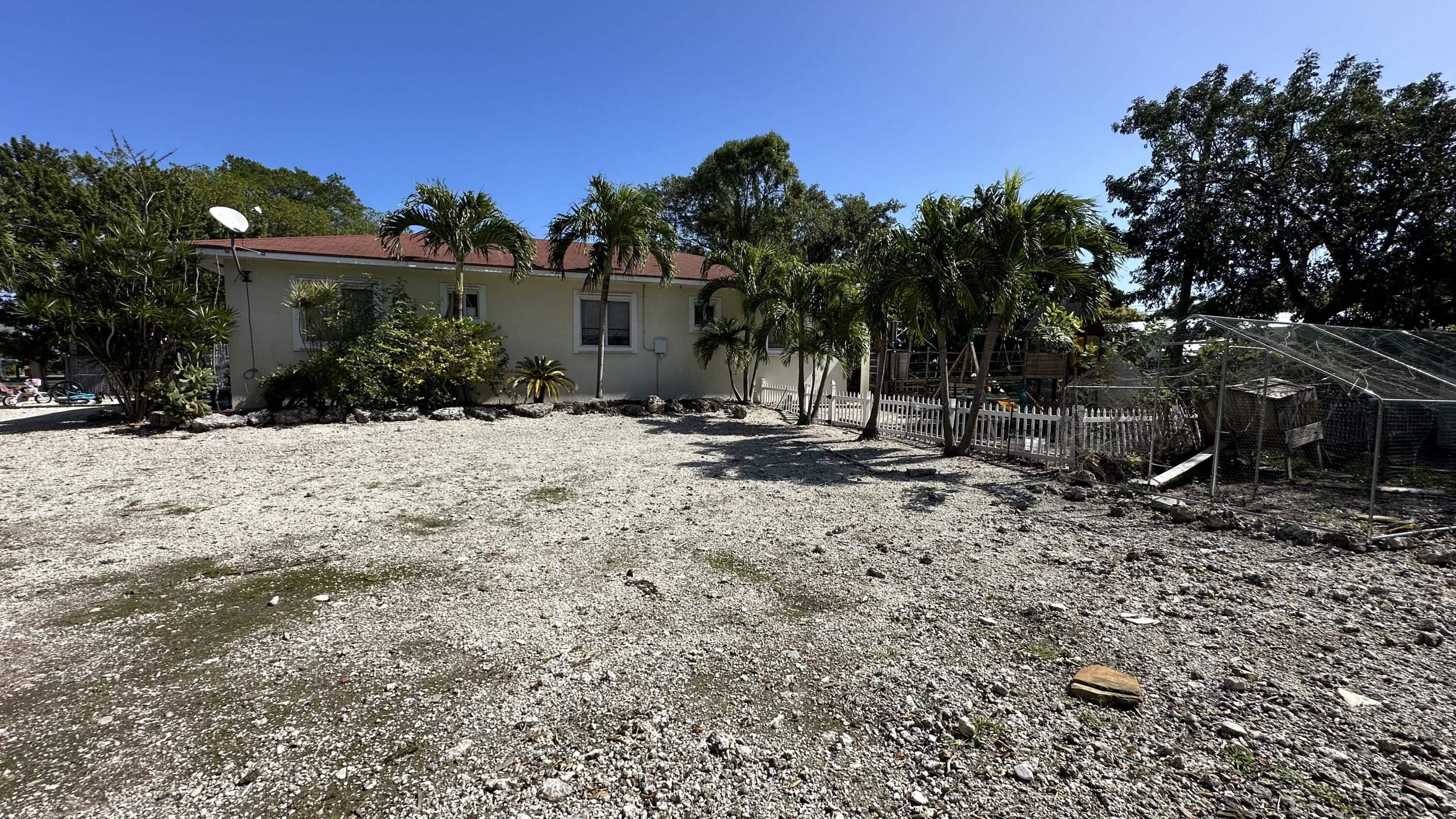 1 North End Road Key Largo, FL 33037 - Photo 7 of 14 2024-02-07 13.05.03