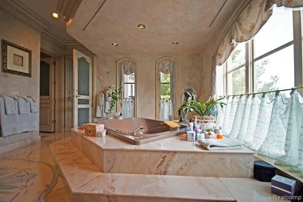 950 Lake Shore Road Grosse Pointe, MI 48236 - Photo 54 of 95 58.JPG