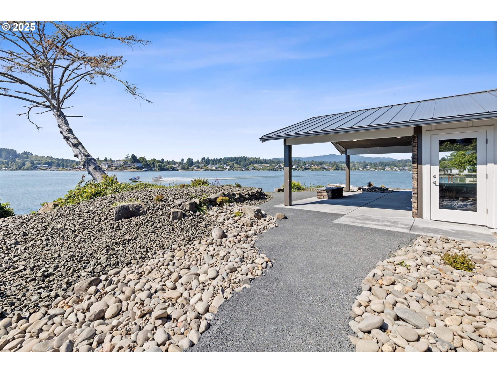 2997 Northeast Loop Drive Otis, OR 97368 - Photo 28 of 35 a picture of a room