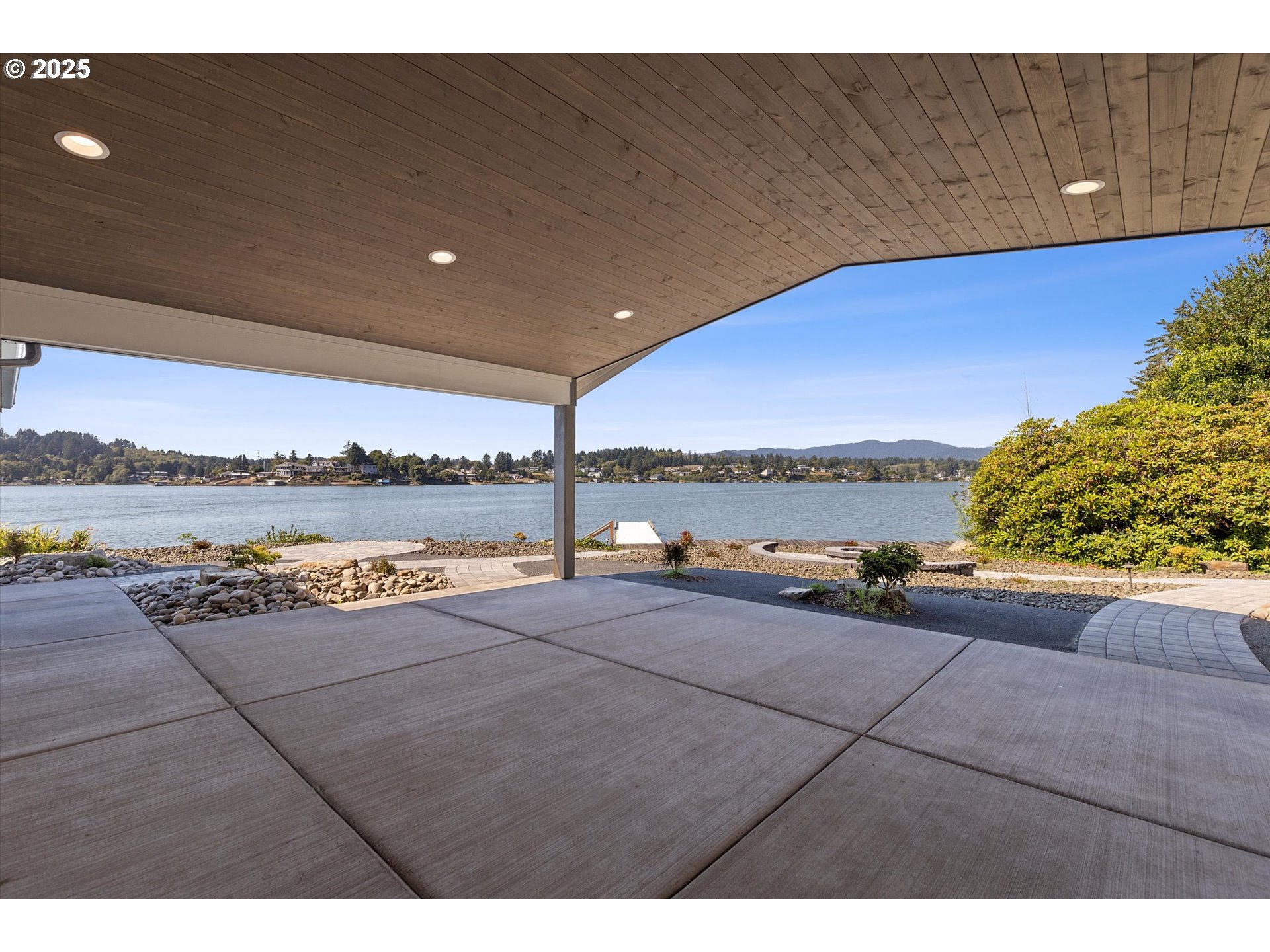 2997 Northeast Loop Drive Otis, OR 97368 - Photo 31 of 35 a view of a room and an entryway