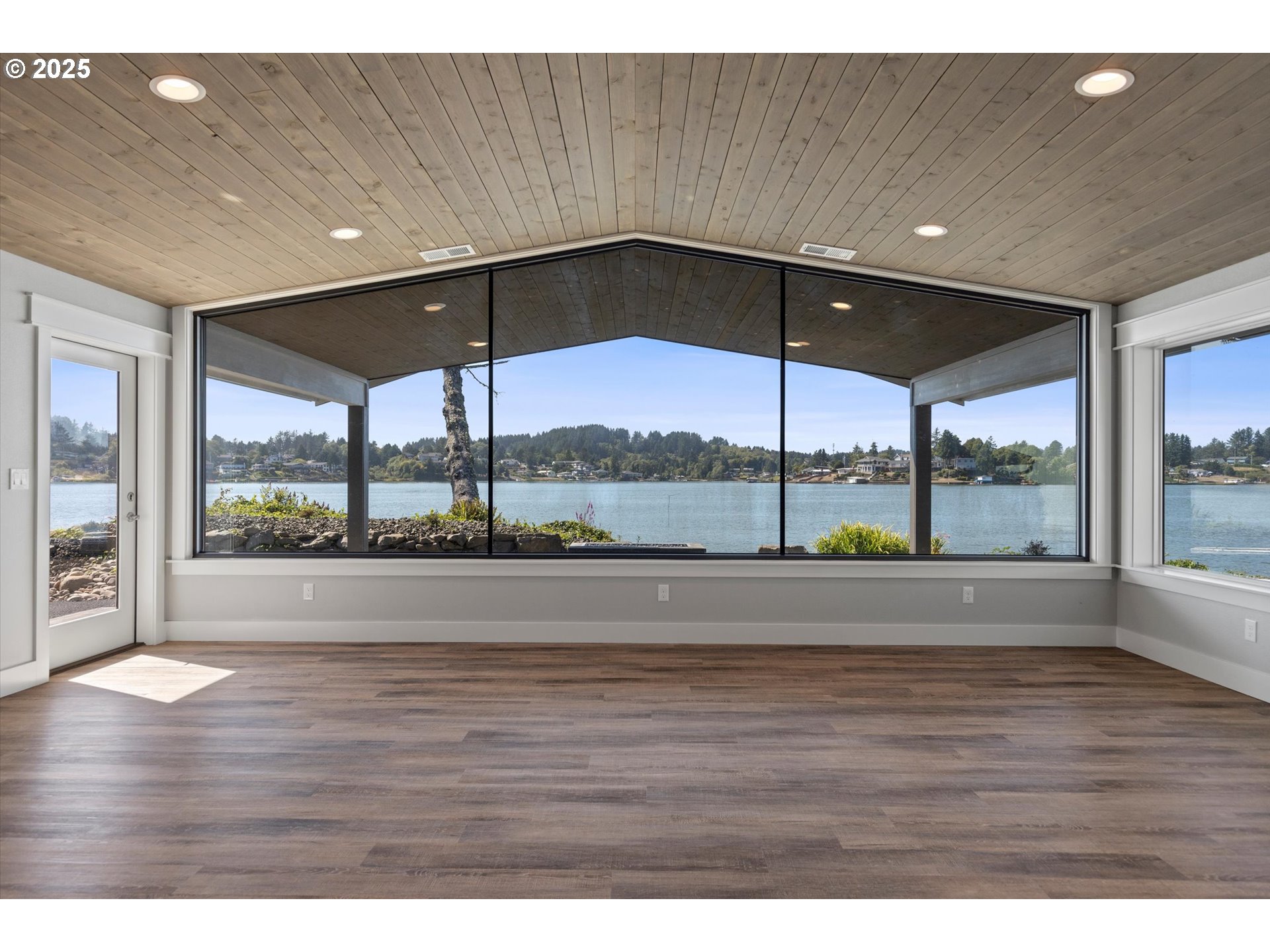 2997 Northeast Loop Drive Otis, OR 97368 - Photo 8 of 35 a view of an entryway with wooden floor