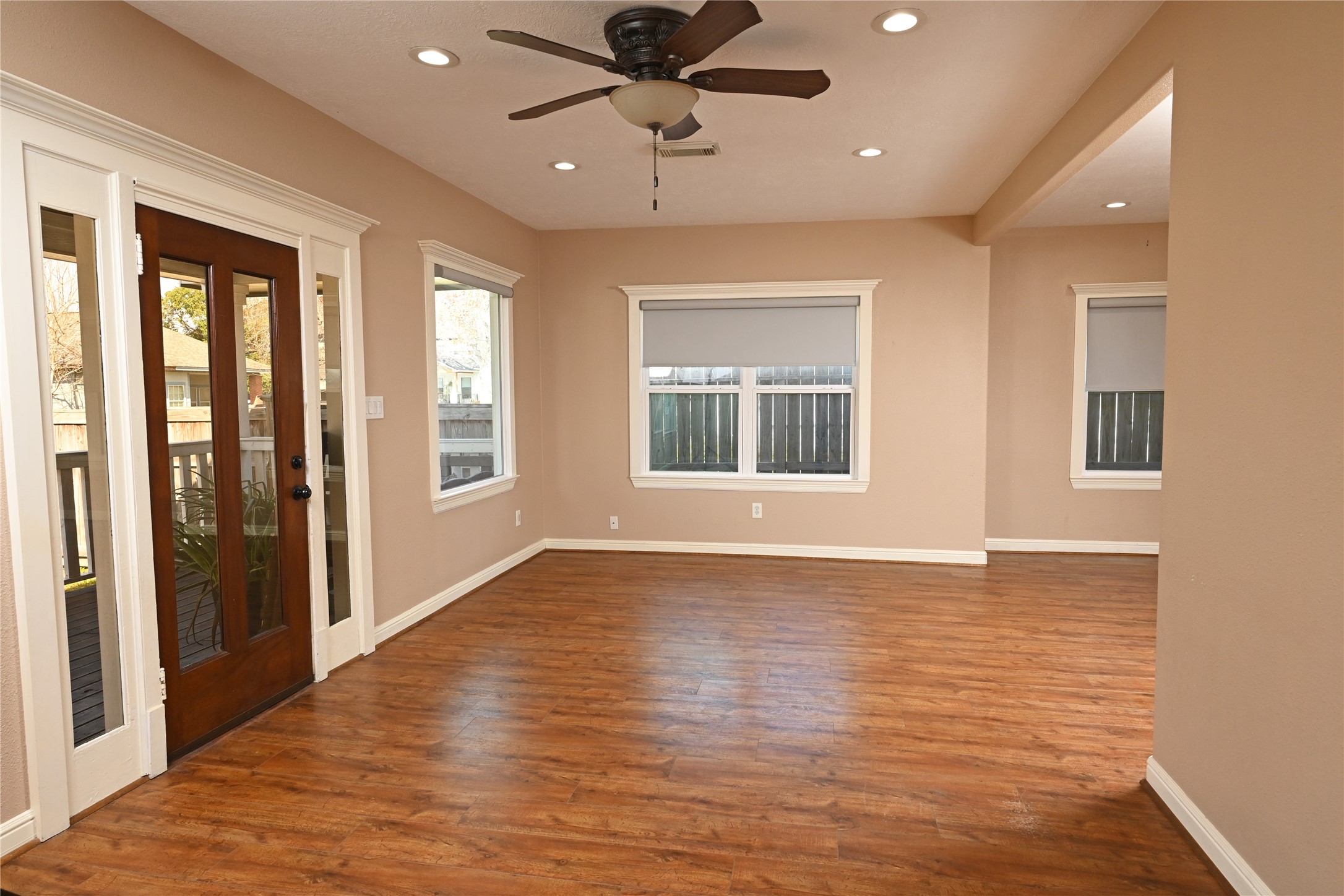 608 Archer Street Houston, TX 77009 - Photo 8 of 38