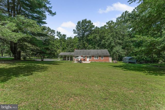 a view of a house with a big yard