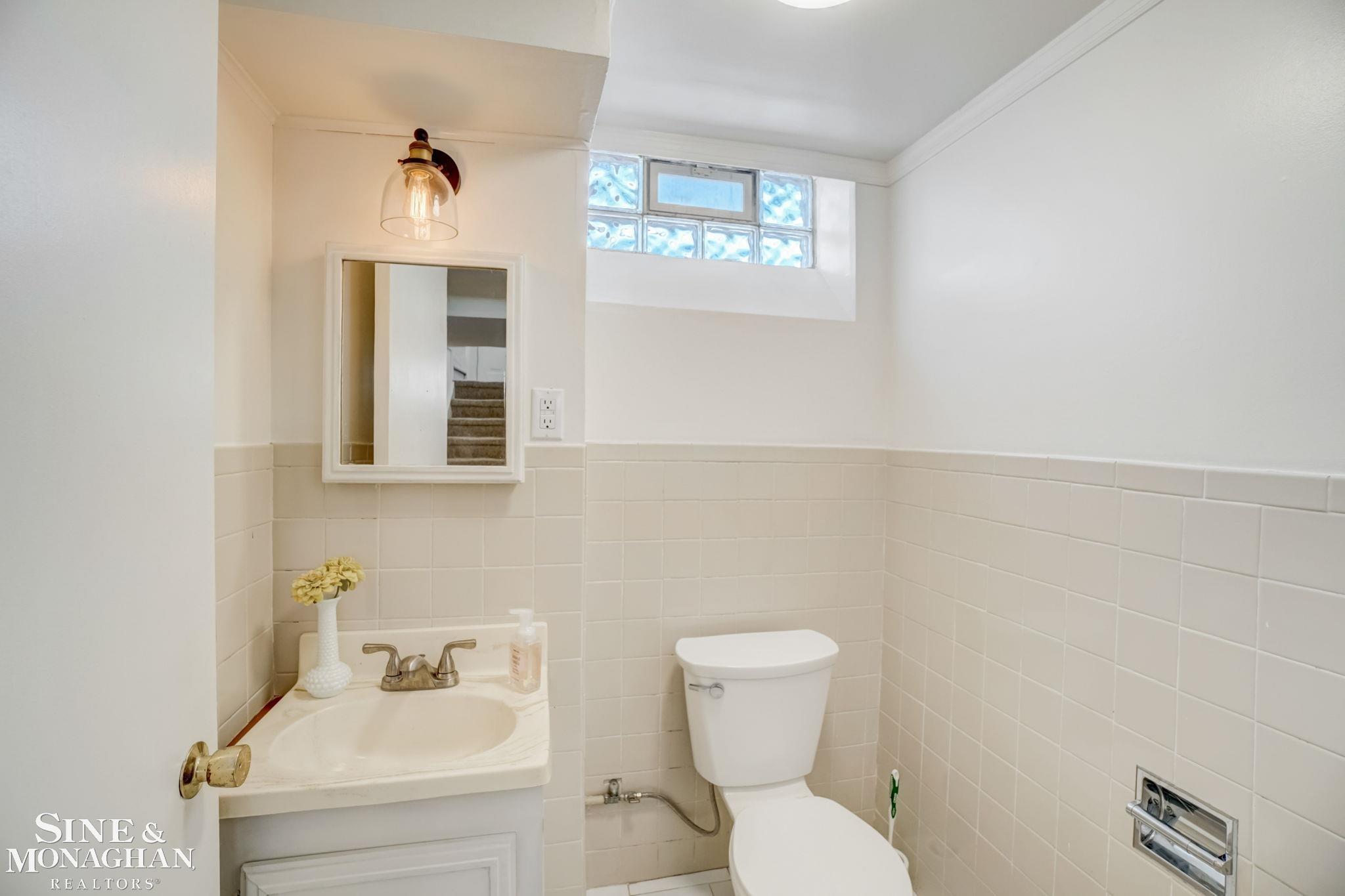 480 Cloverly Road Grosse Pointe, MI 48236 - Photo 27 of 48 Basement Half Bathroom