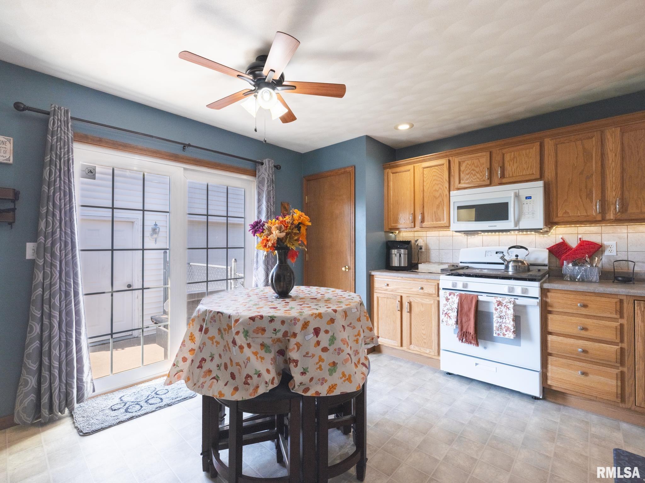 723 Joliet Road Marquette Heights, IL 61554 - Photo 4 of 49