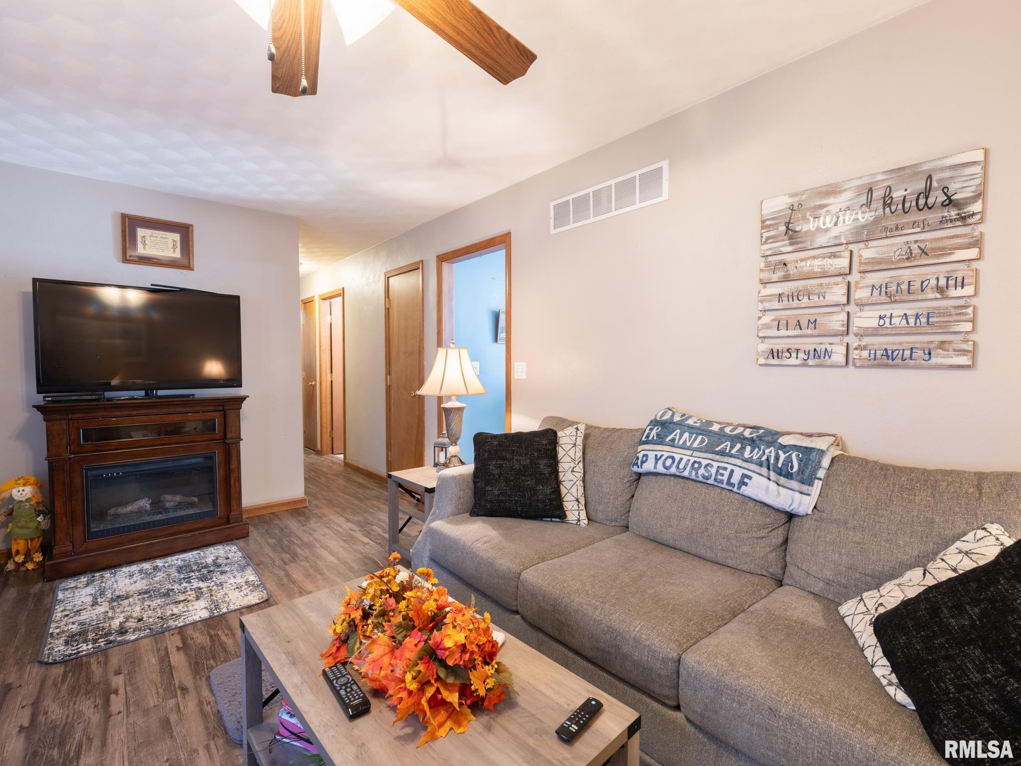 723 Joliet Road Marquette Heights, IL 61554 - Photo 5 of 49