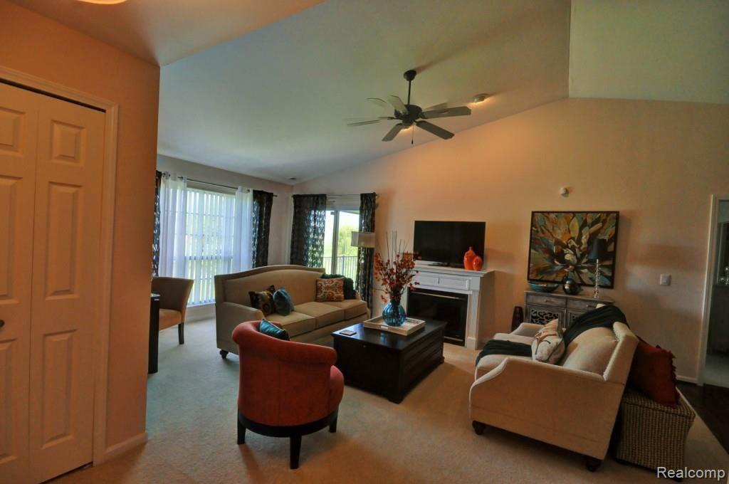 45961 Rhodes Drive Macomb, MI 48044 - Photo 8 of 23 DSC_0538And2more.jpg