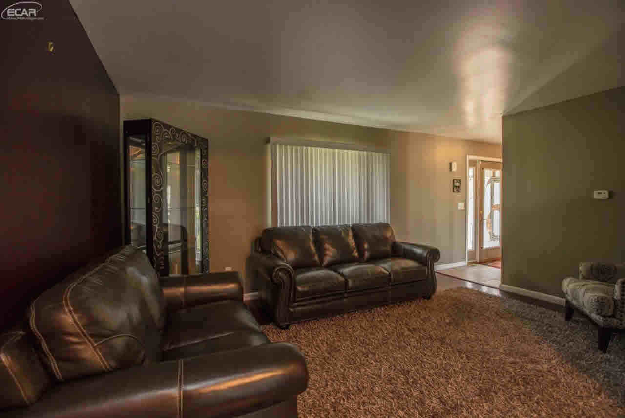 3189 Old Farm Road Flint, MI 48507 - Photo 16 of 58 21369418-15.JPG