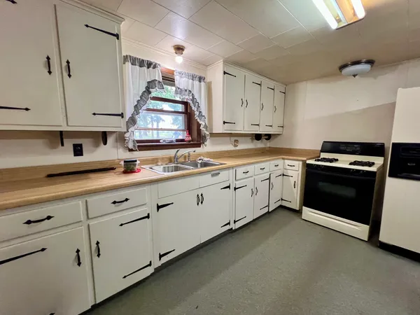 $94,900 | 509 Lakeshore Drive, Oakland, IL 61943
