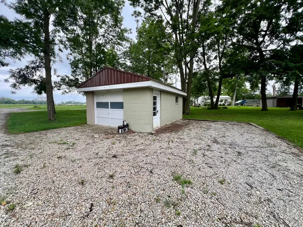$94,900 | 509 Lakeshore Drive, Oakland, IL 61943