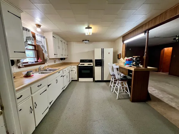 $94,900 | 509 Lakeshore Drive, Oakland, IL 61943