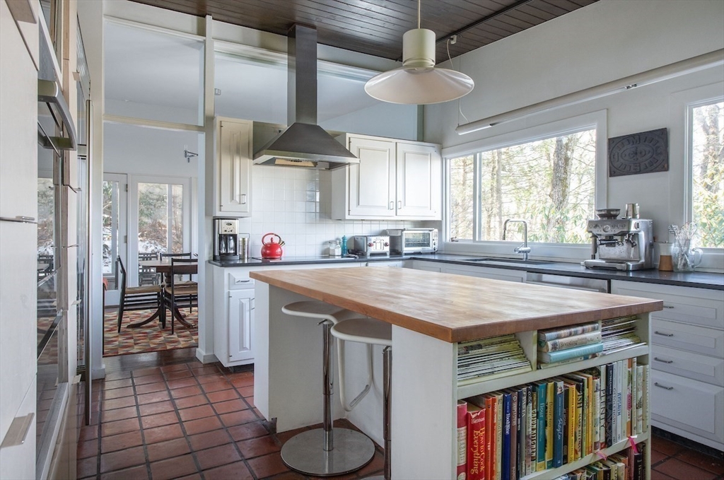 58 Hill Street Lexington, MA 02421 - Photo 10 of 24