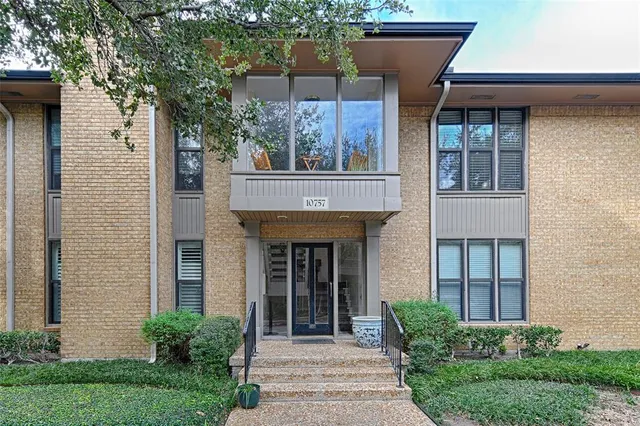 $289,000 | 10757 Villager Road, Unit D, Dallas, TX 75230