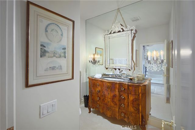 $10,995,000 | 8 Linda Isle, Newport Beach, CA 92660