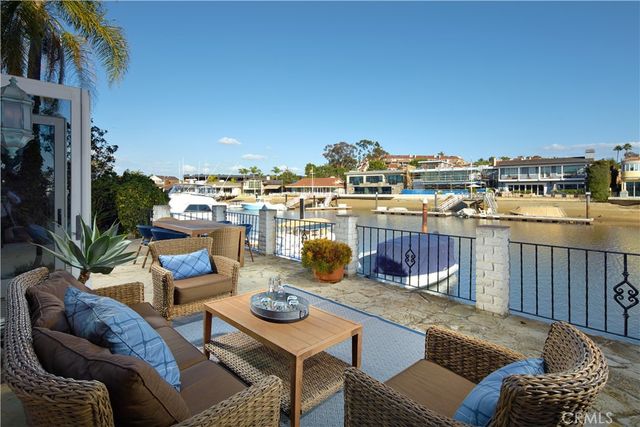 $10,995,000 | 8 Linda Isle, Newport Beach, CA 92660
