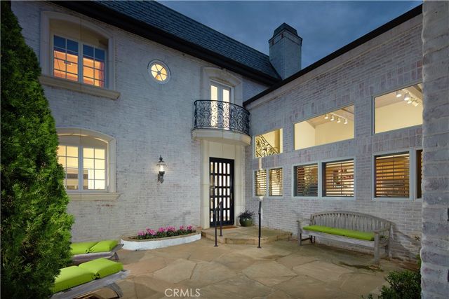 $10,995,000 | 8 Linda Isle, Newport Beach, CA 92660