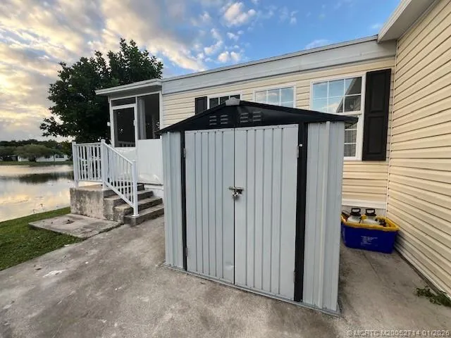 a view of a house with backyard and porch