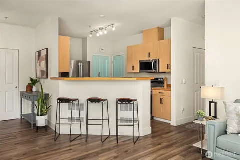 $617,000 | 566 241st Lane Southeast, Sammamish, WA 98074