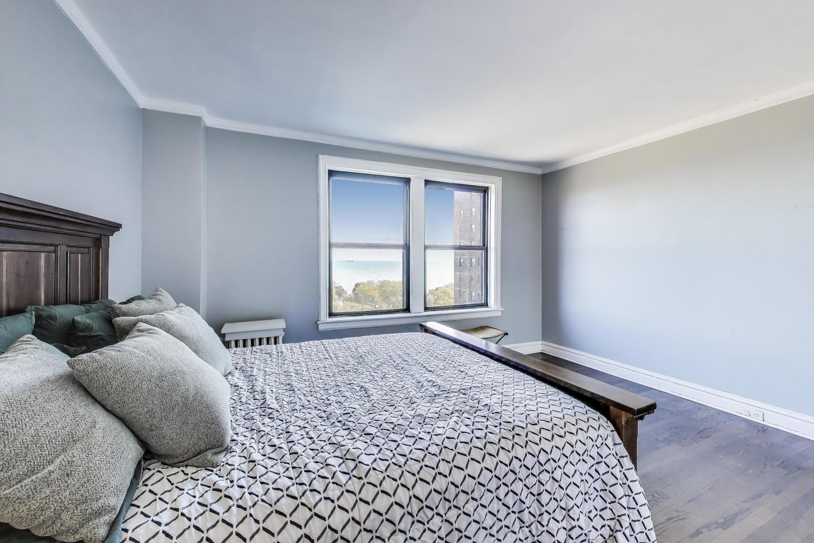 1765 East 55th Street, Unit J2 Chicago, IL 60637 - Photo 15 of 21 a bedroom with a bed and a window