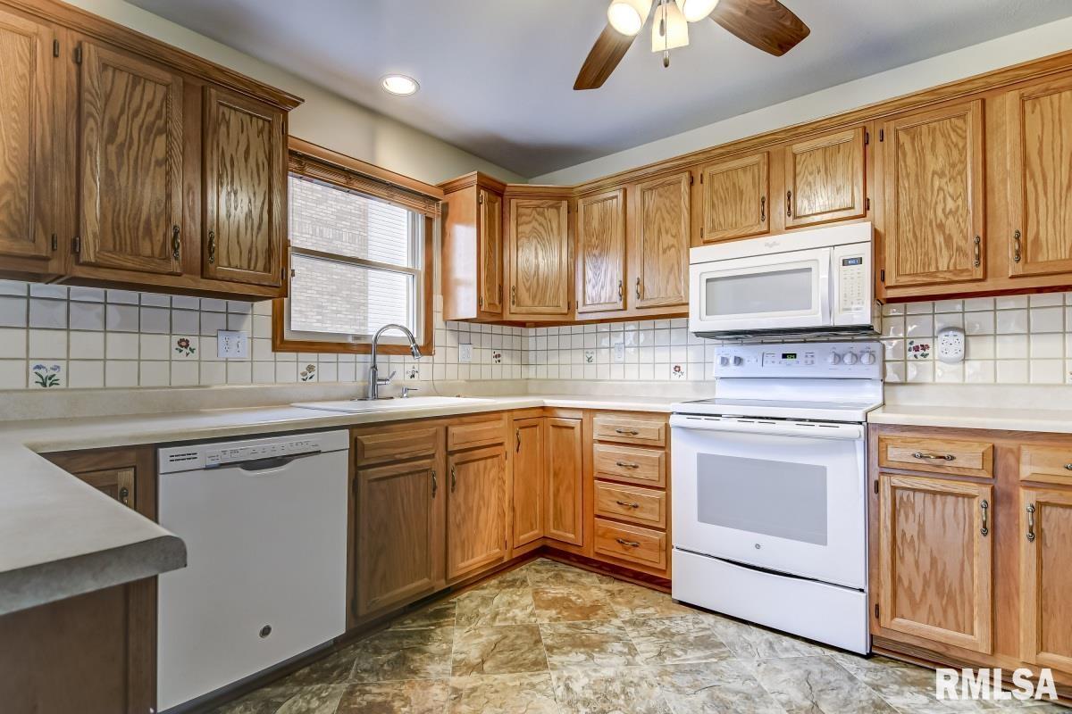 3913 Oakview Drive Springfield, IL 62712 - Photo 12 of 39 Gallery Image 12