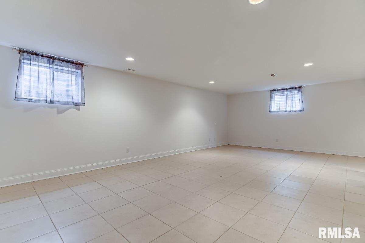 3913 Oakview Drive Springfield, IL 62712 - Photo 33 of 39 Gallery Image 33