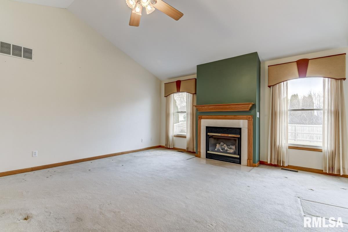 3913 Oakview Drive Springfield, IL 62712 - Photo 5 of 39 Gallery Image 5