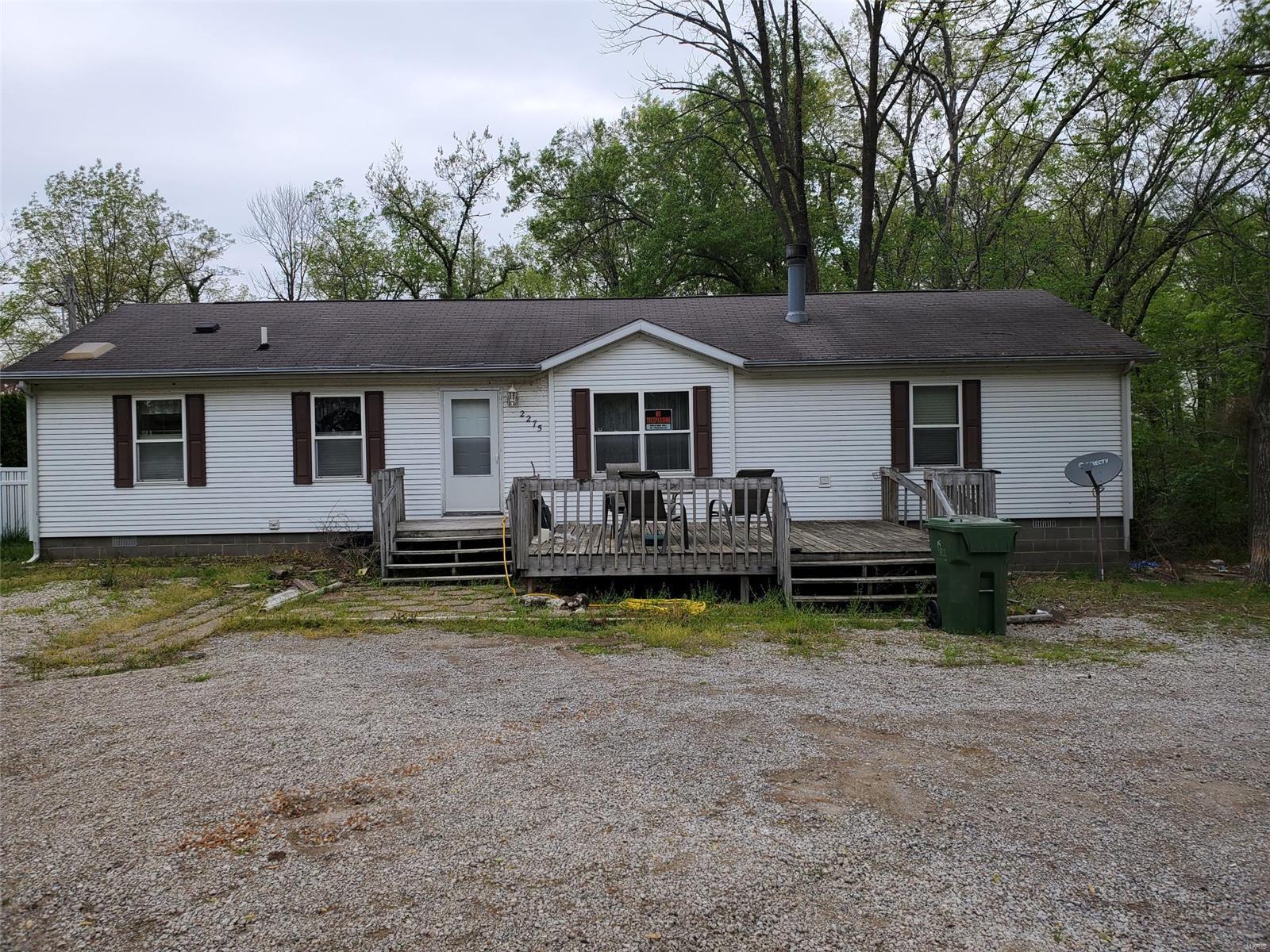 2275 Raccoon Lane Centralia, IL 62801 - Photo 2 of 4 Gallery Image 2