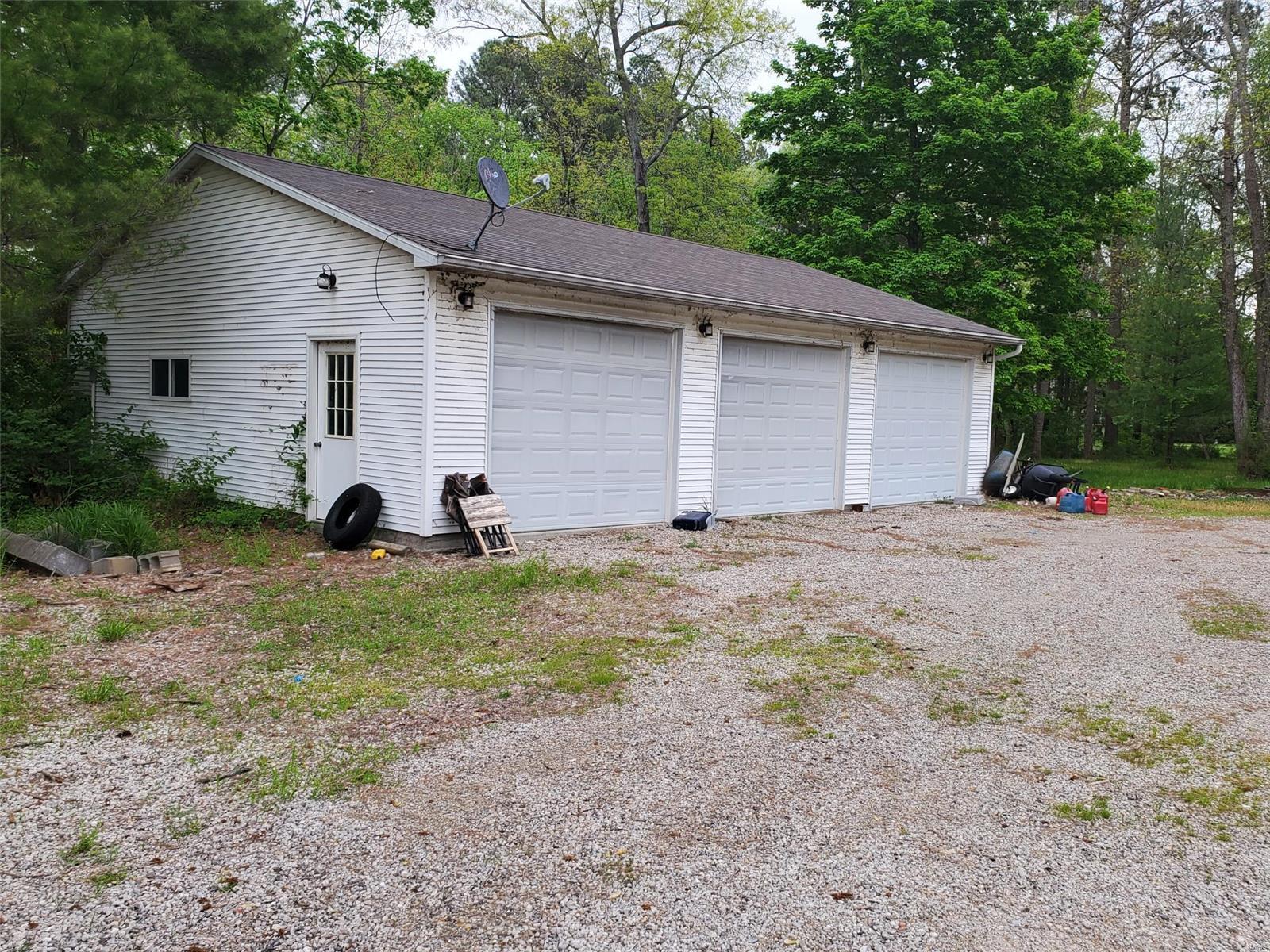 2275 Raccoon Lane Centralia, IL 62801 - Photo 4 of 4 Gallery Image 4