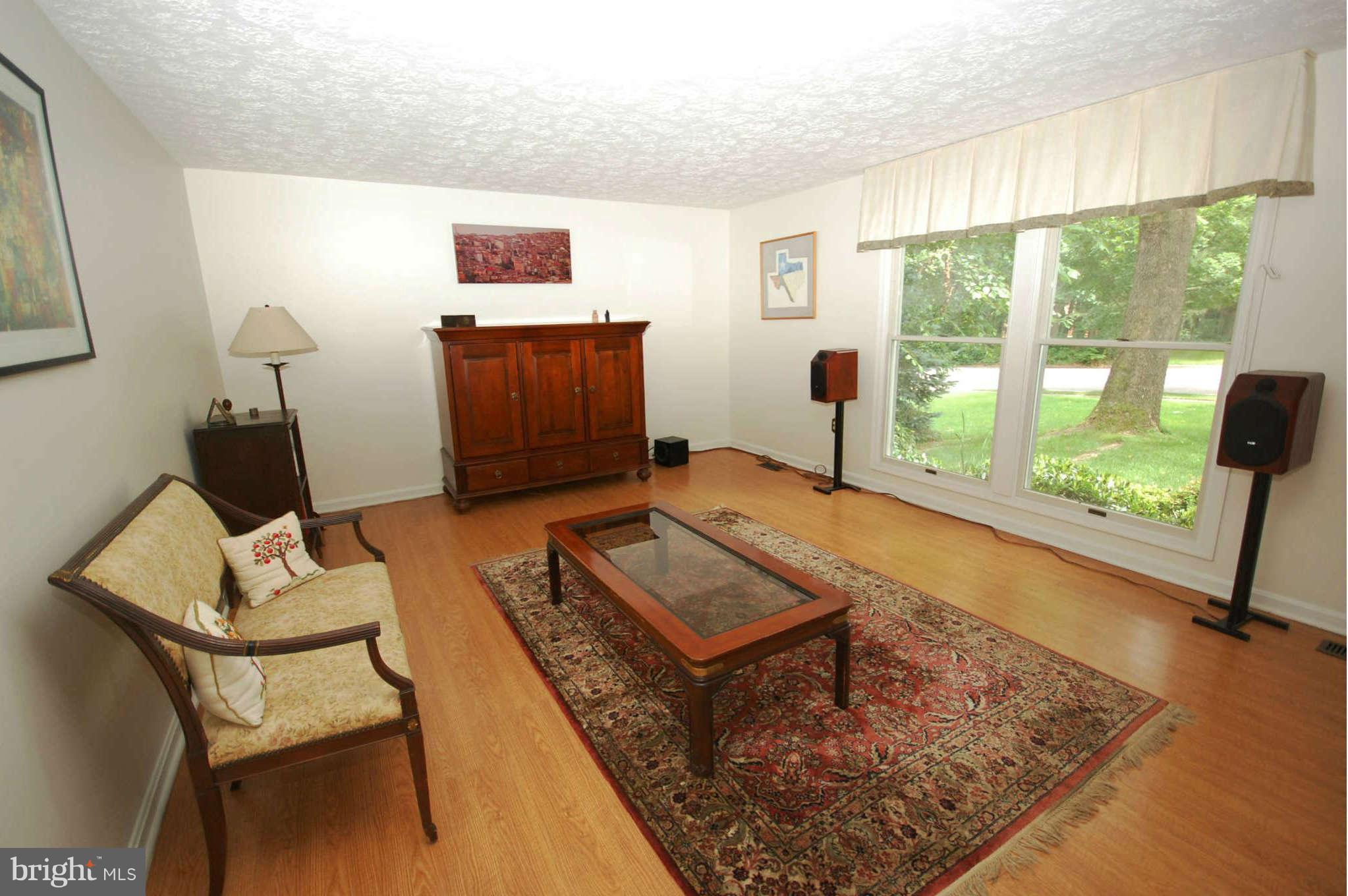 7648 Kindler Road Laurel, MD 20723 - Photo 2 of 26 Living Room