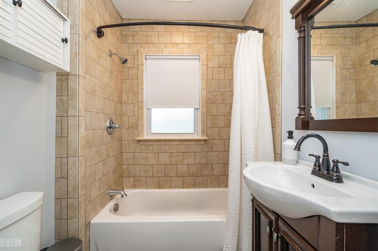 49333 Romeo Plank Road Macomb, MI 48044 - Photo 20 of 30 50078507-19.JPG