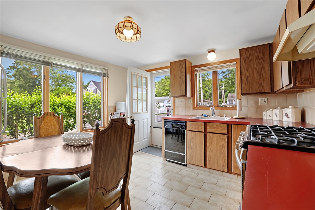 17 Swift Avenue Wareham, MA 02571 - Photo 3 of 30