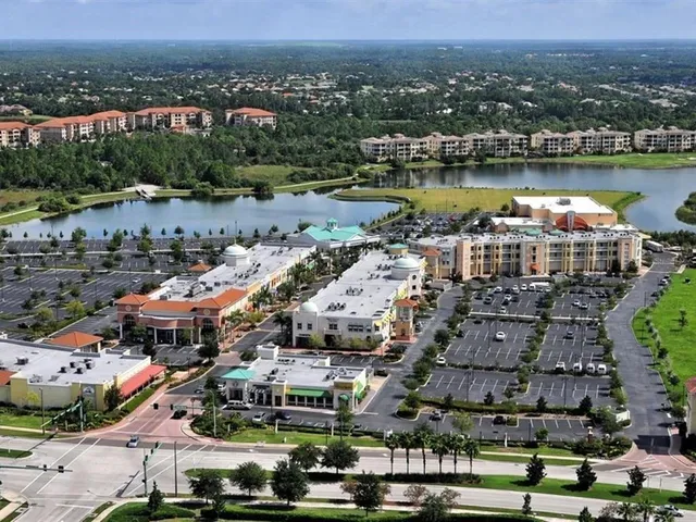 $625,000 | 6421 Blue Grosbeak Circle, Lakewood Ranch, FL 34202