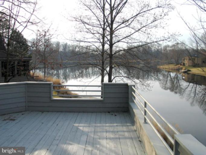 11573 Greenwich Point Road Reston, VA 20194 - Photo 6 of 30 Deck