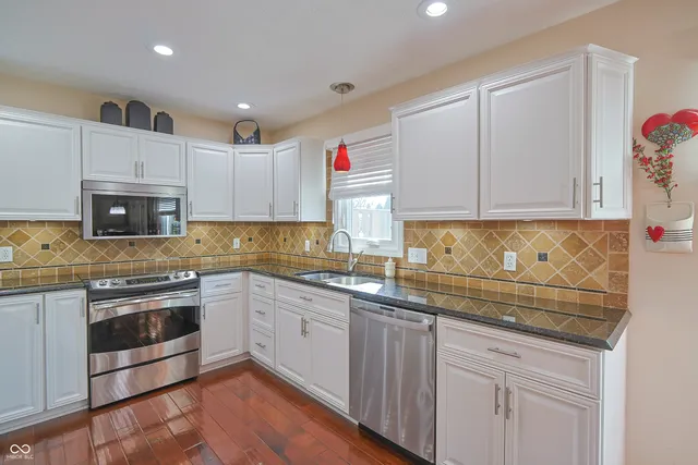 $289,900 | 3725 West 2 Mile House Road, Columbus, IN 47201