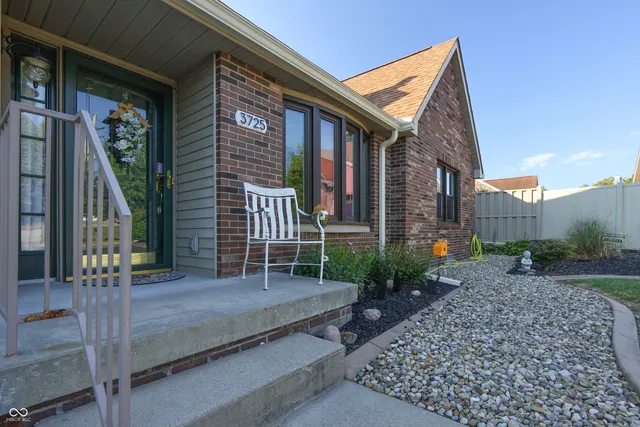 $300,000 | 3725 West 2 Mile House Road, Columbus, IN 47201