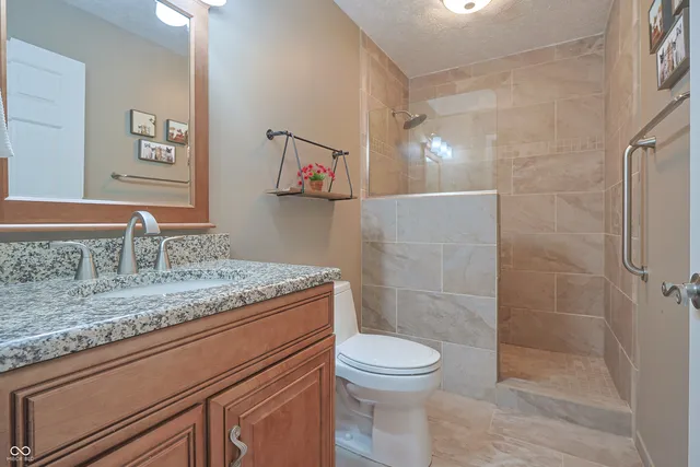 $289,900 | 3725 West 2 Mile House Road, Columbus, IN 47201