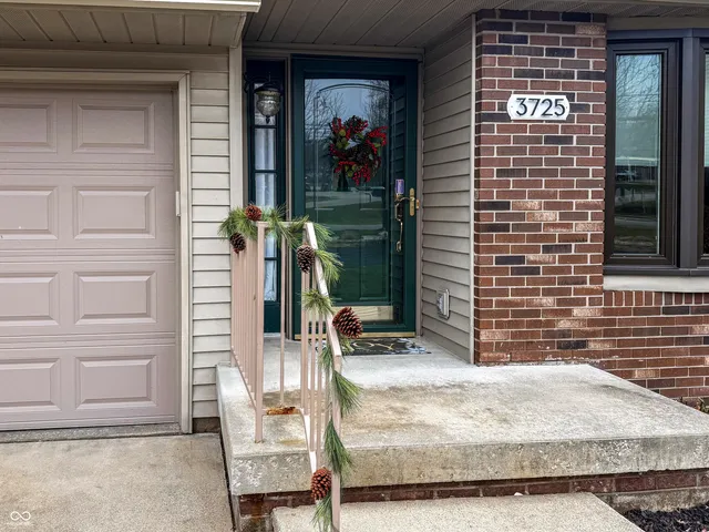 $289,900 | 3725 West 2 Mile House Road, Columbus, IN 47201
