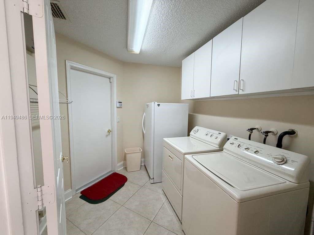 3279 Huntington Weston, FL 33332 - Photo 22 of 40 a utility room with dryer and washer