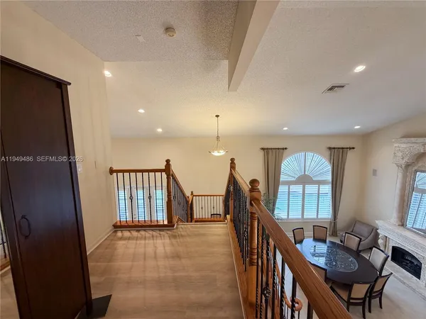 a view of entryway with livingroom