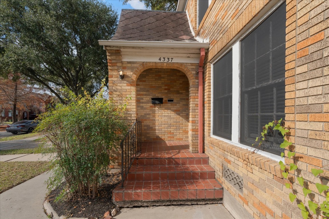 4337 Jefferson Street, Unit 1 Houston, TX 77023 - Photo 2 of 13 a front view of a house with a garden