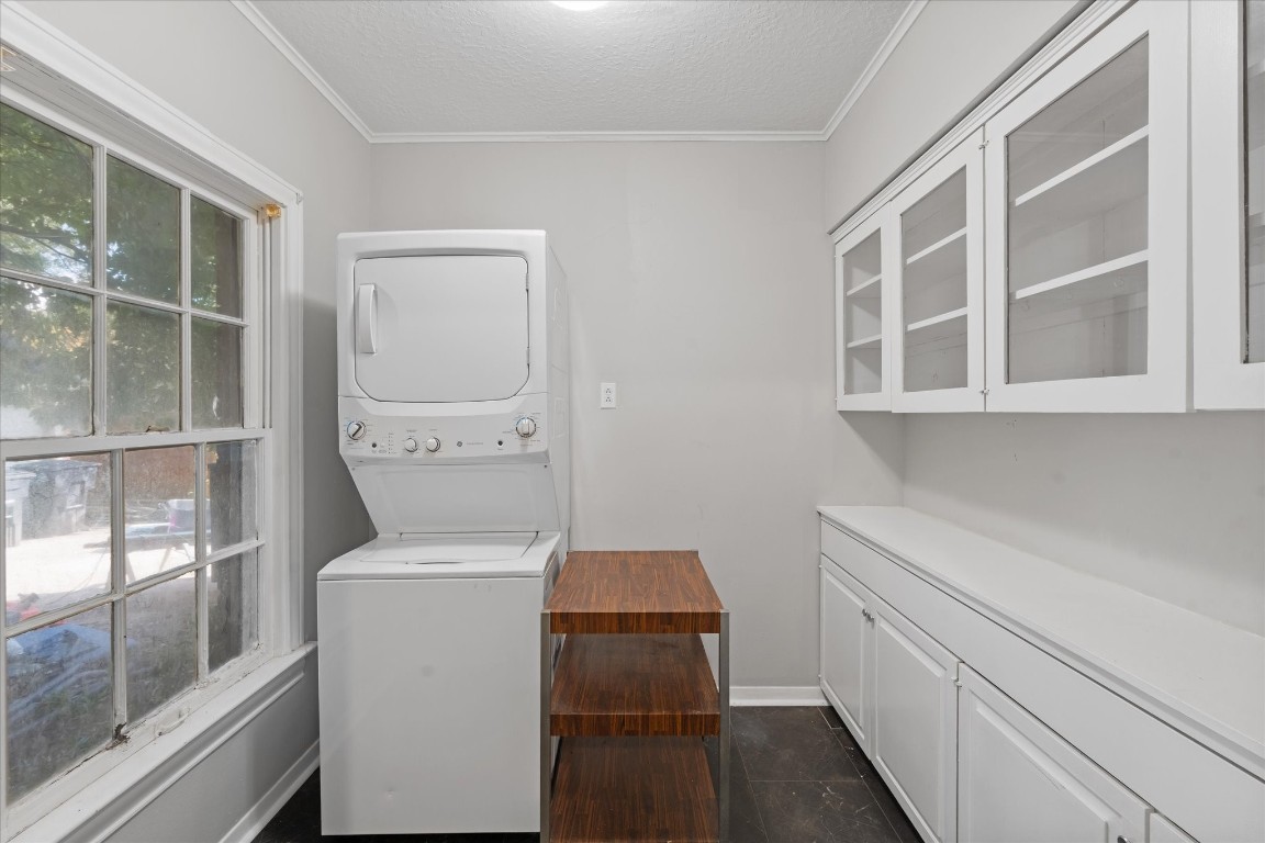 4337 Jefferson Street, Unit 1 Houston, TX 77023 - Photo 7 of 13 a utility room with dryer and washer