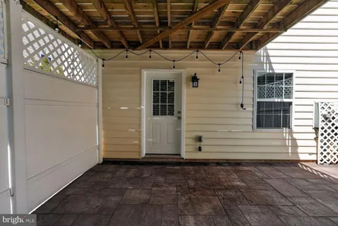 a view of a garage