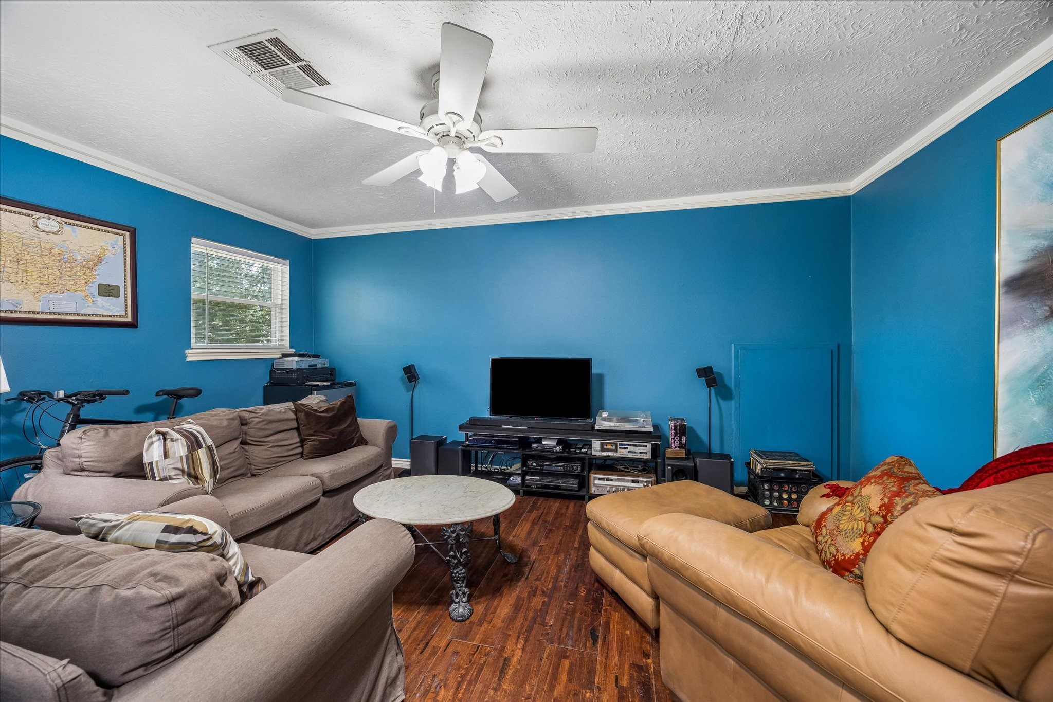 13926 Perthshire Road Houston, TX 77079 - Photo 25 of 31 Another generously sized secondary bedroom, currently used as a game room, features a walk-in closet and overlooks the backyard